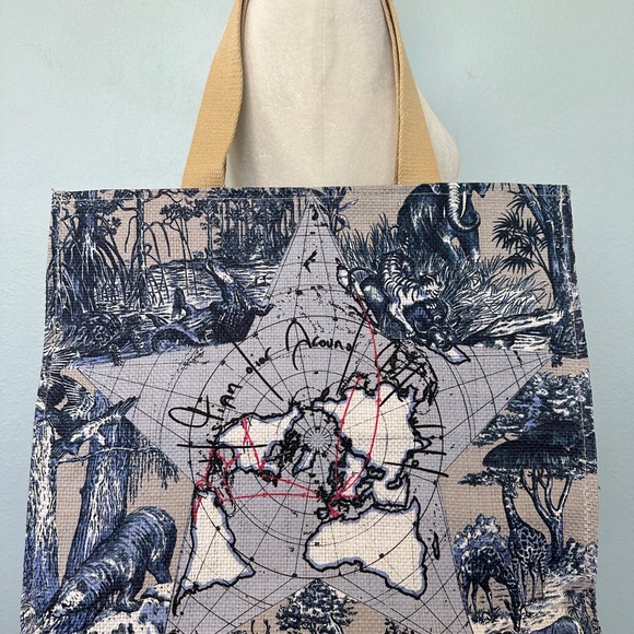 NWOT DIOR Around the World Limited Edition Tote Bag - Picture 6 of 10